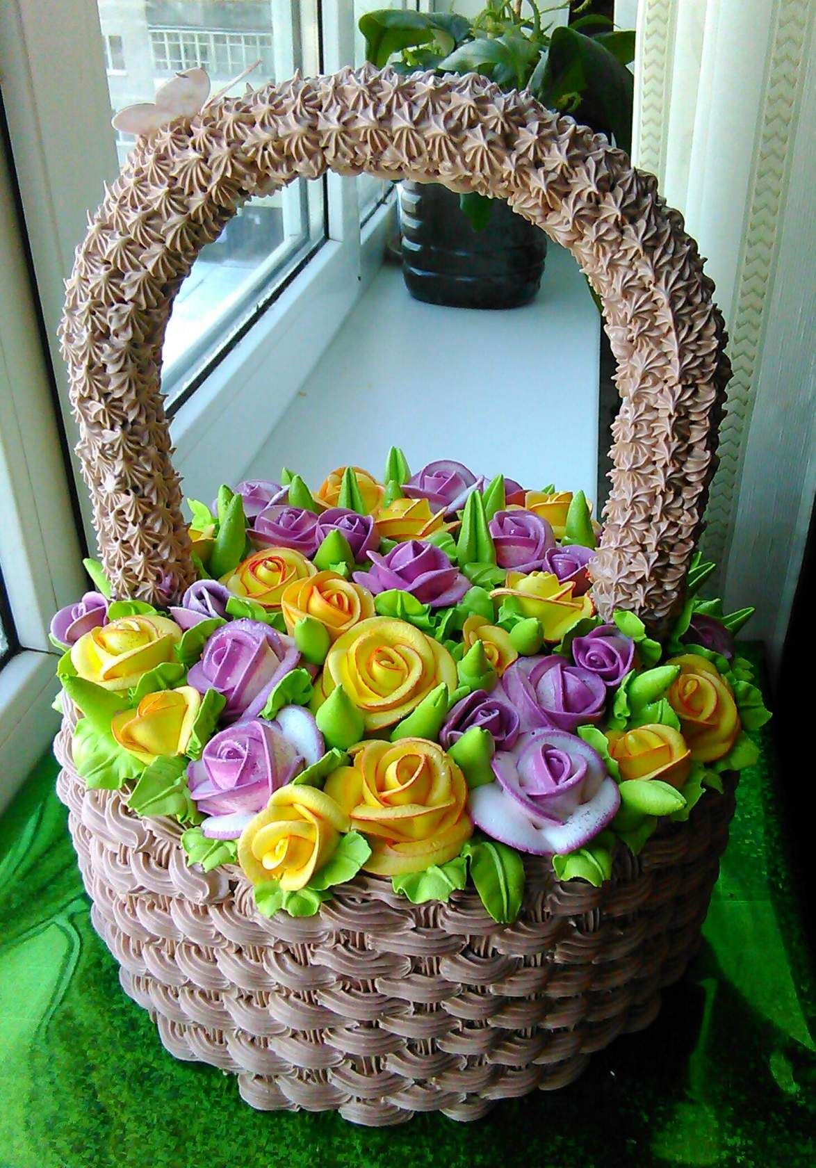 Торт корзина с розами