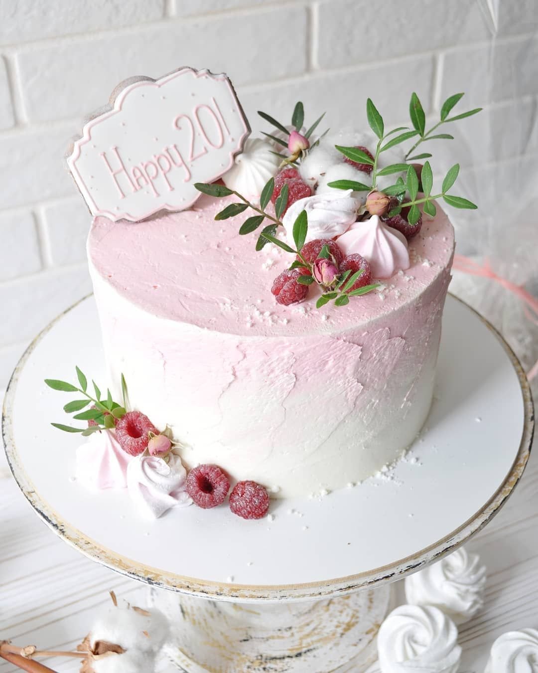 Нежный торт для девушки на день рождения
