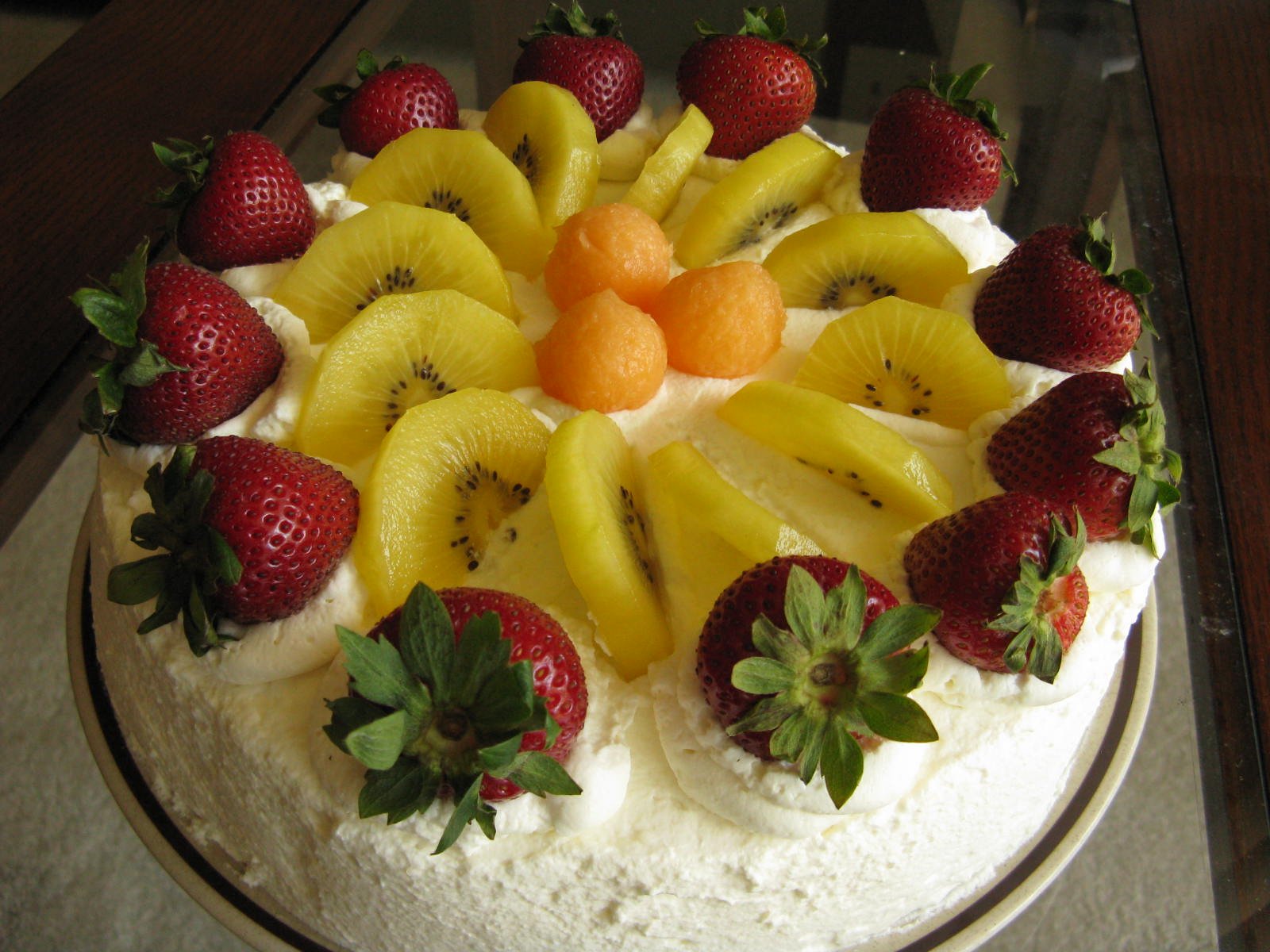 Красивый торт из фруктов