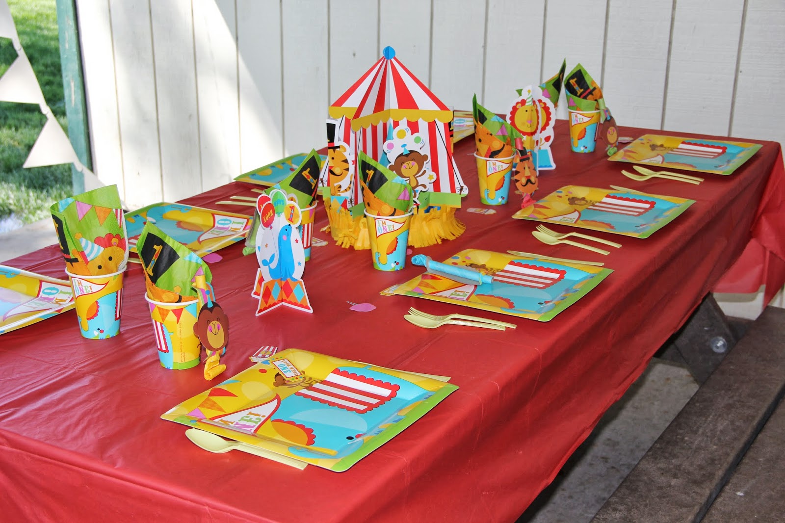 Сервировка стола на детский праздник
