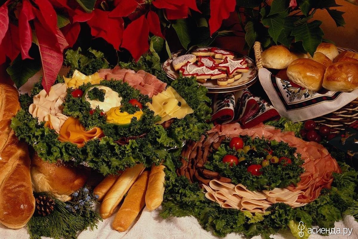 Праздничный русский стол с мясом