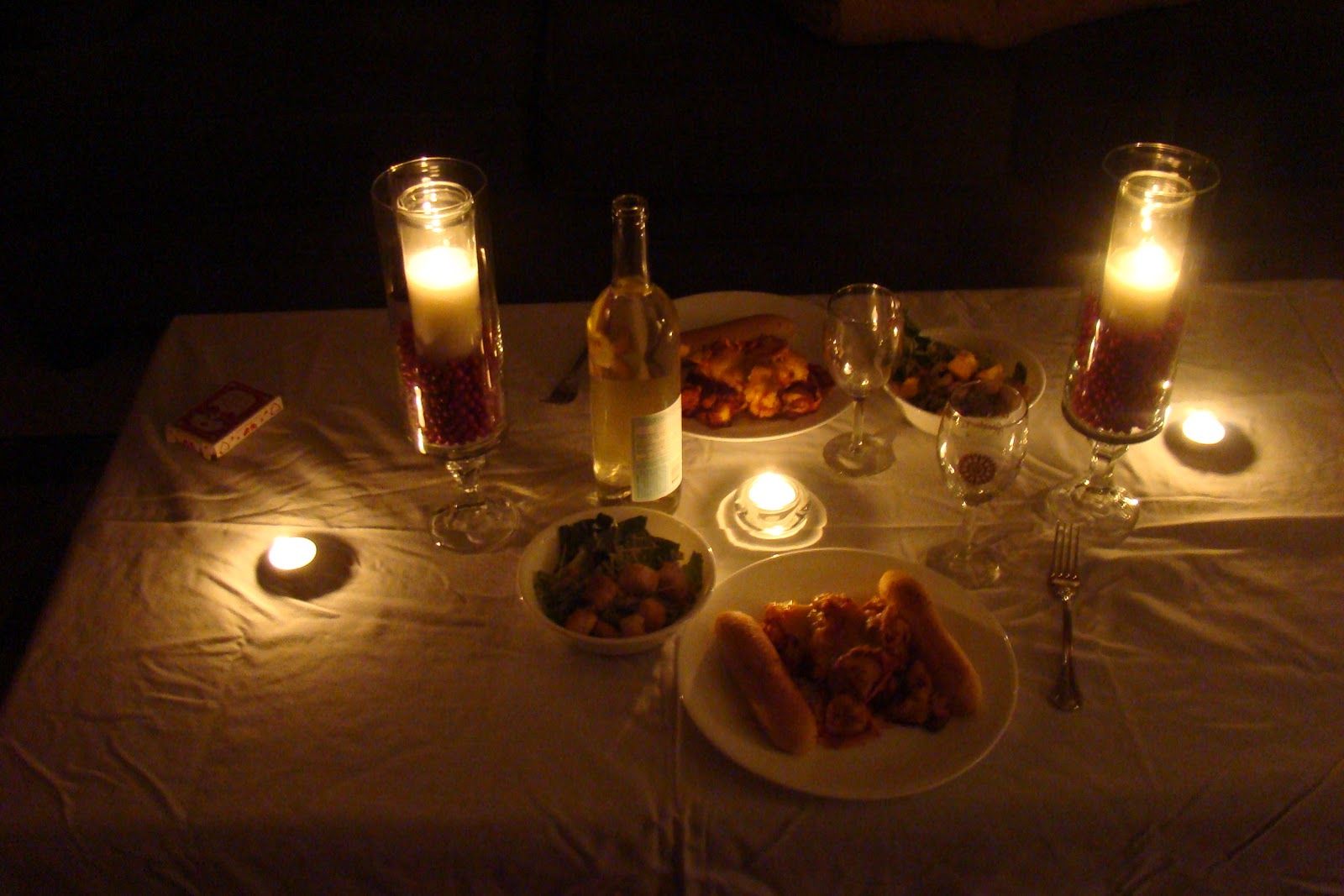 Романтический ужин закончился сексом на столе и камшотом