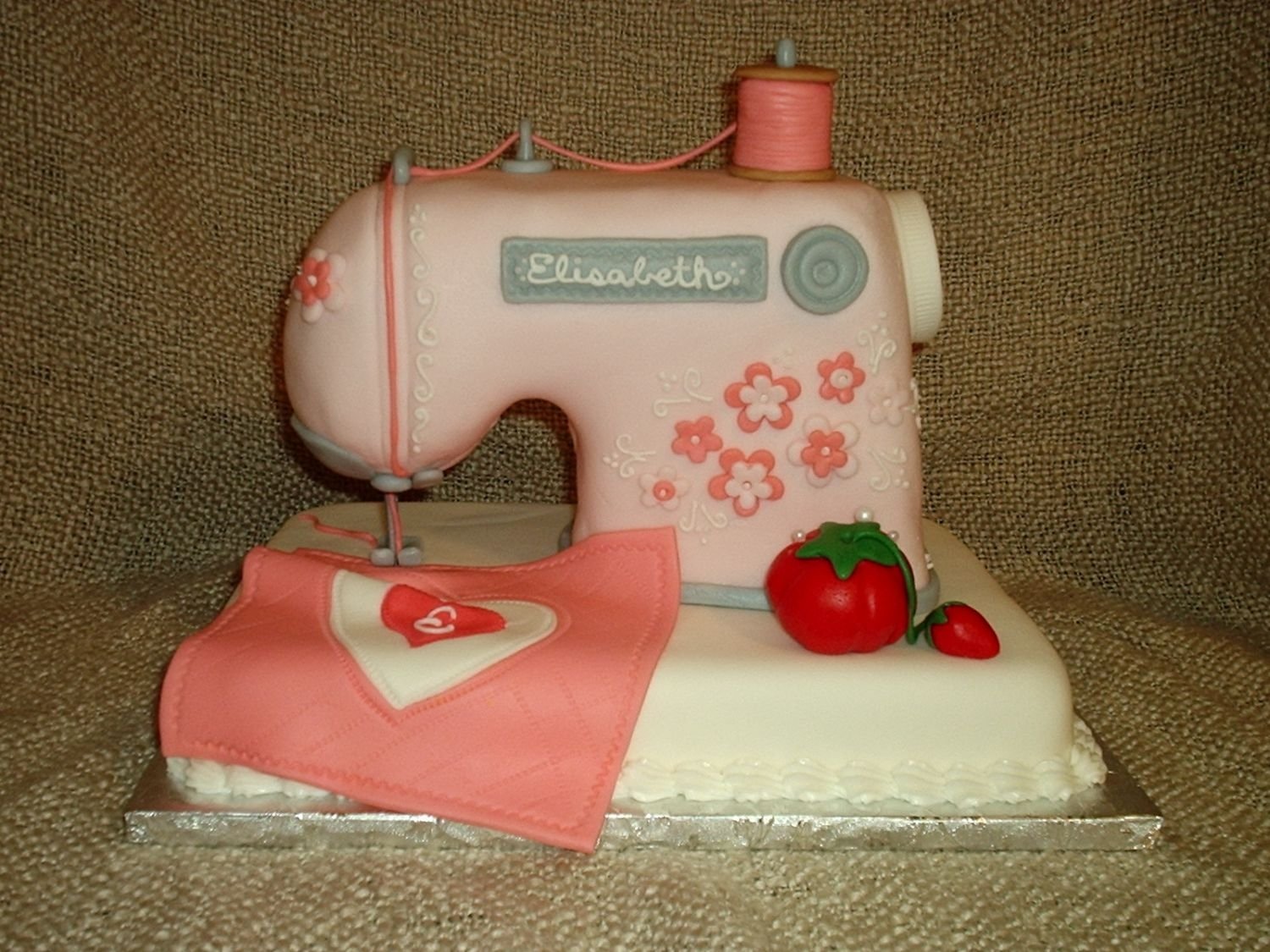 Торт в виде швейной машинки