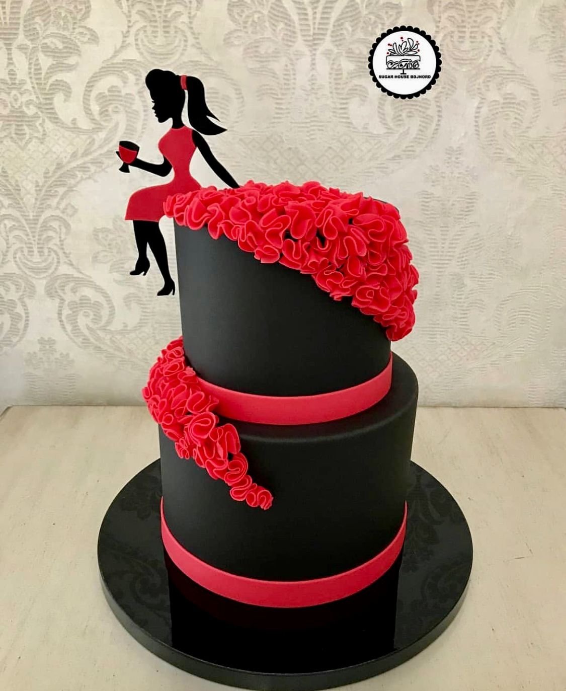Красно черный торт для девочки