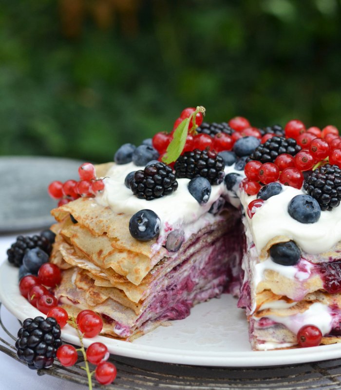 Блинный торт с творожным кремом и фруктами