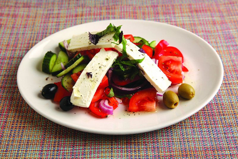 Салат с брынзой и оливками