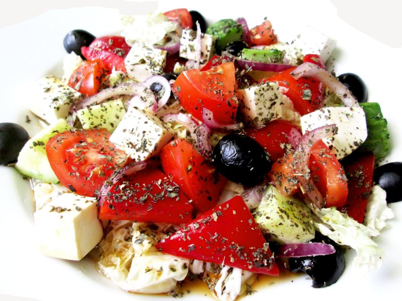 Греческий салат сервировка