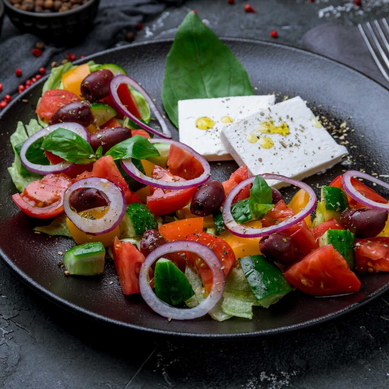 Салат греческий красивая подача в ресторане