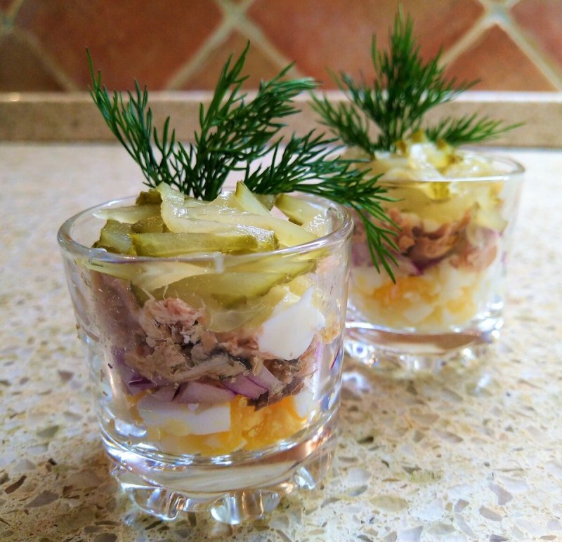 Порционные салатики в креманках