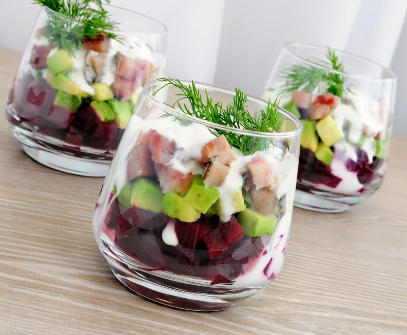 Овощной салат в стакане