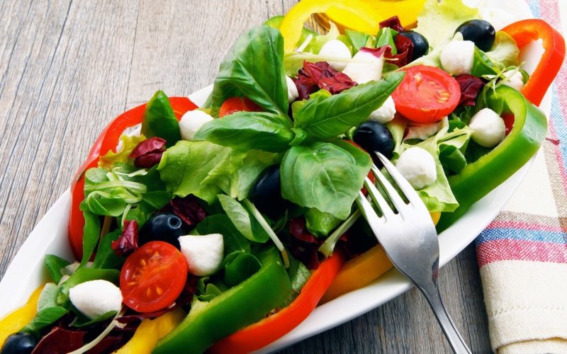 Салат из овощей и фруктов