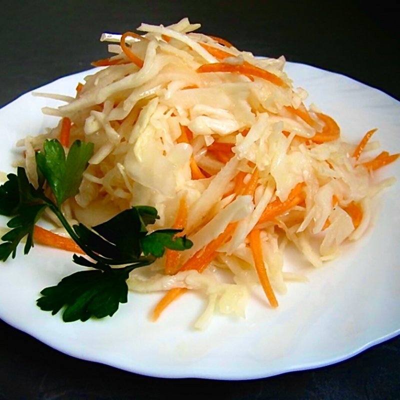 Салат витаминный с морковью