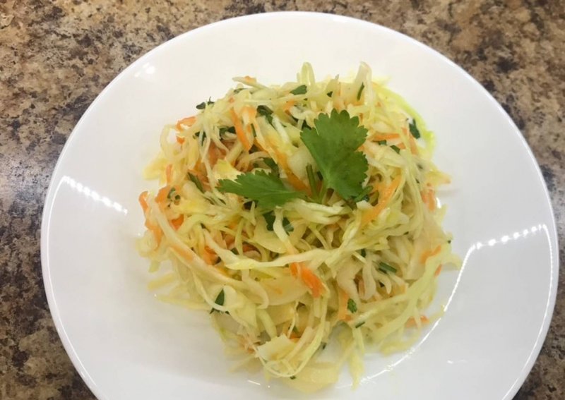 Японский салат из свежей капусты