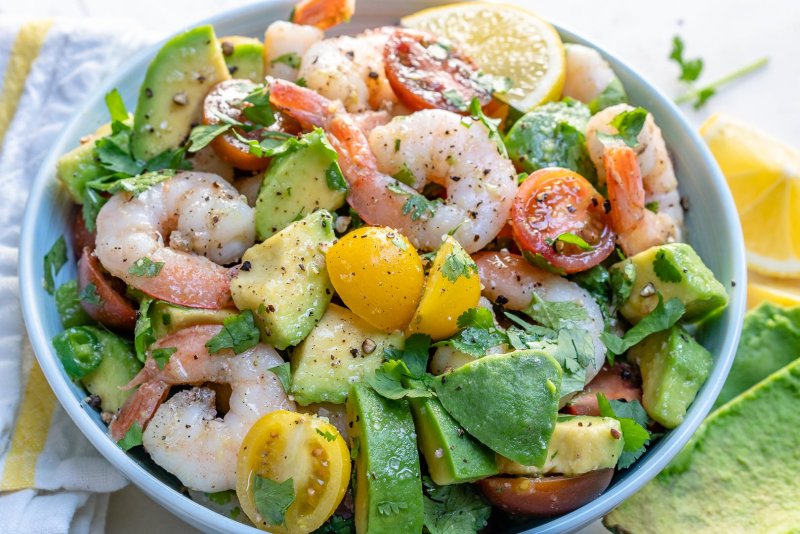Салат с морепродуктами и авокадо