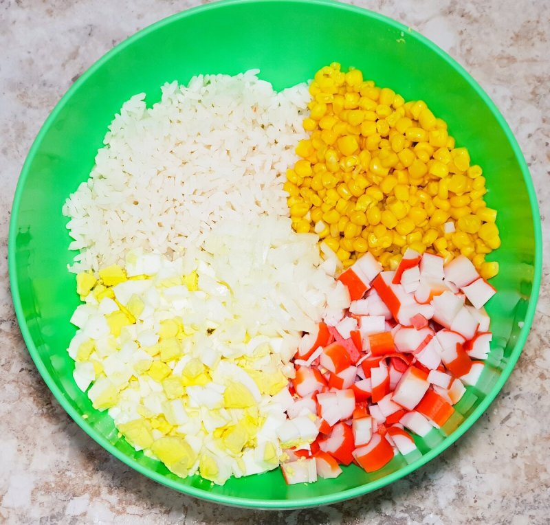 Крабовый салат Ингредиенты с рисом