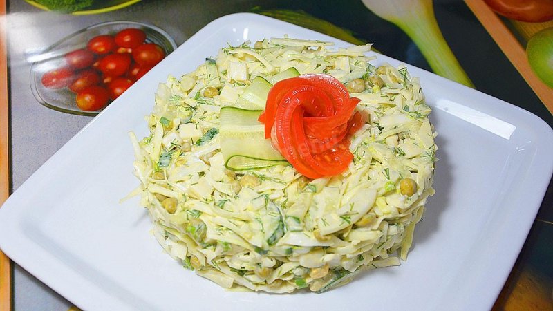 Салат с белокочанной капустой