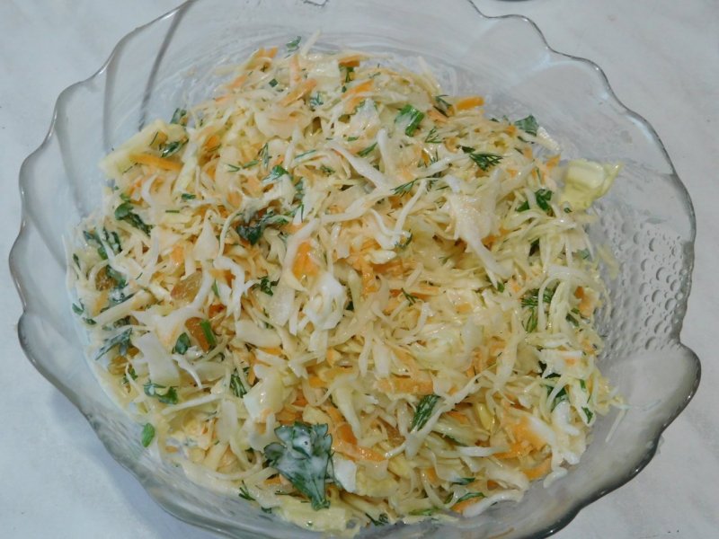 Закусочный салат с капустой