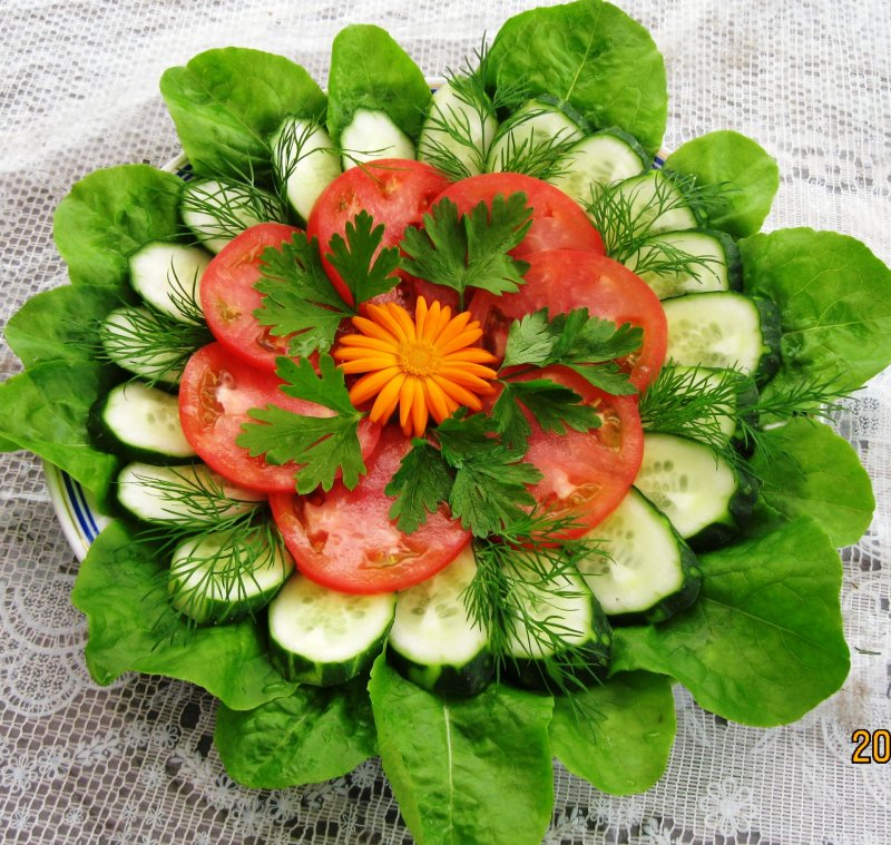 Овощной салат из салата Айсберг