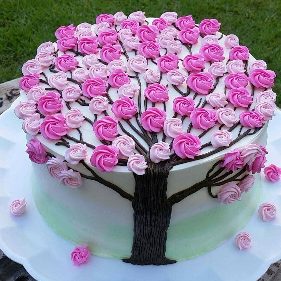 Торты на работу на день рождения. Красивые торты на день рождения. Красивые кремовые торты. Красивые тортики на день рождения женщине. Декор торта на день рождения.