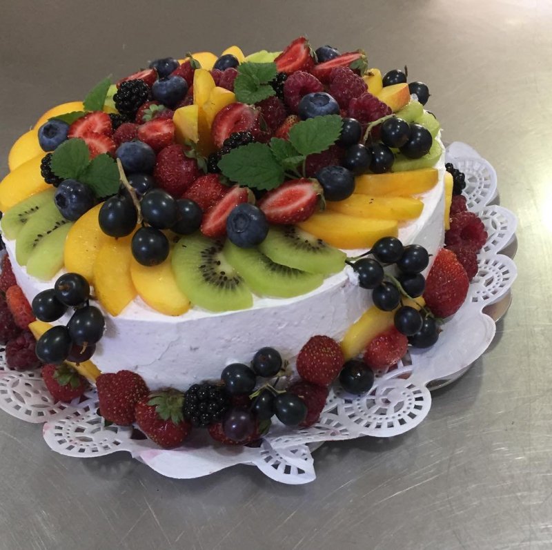 Торты с фруктами и ягодами (88 фото)
