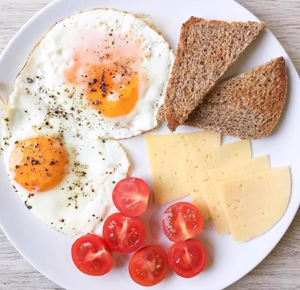 Пп завтрак для похудения варианты рецепты простые. Завтрак. ПП завтрак. Белковый завтрак. Правильное питание завтрак.