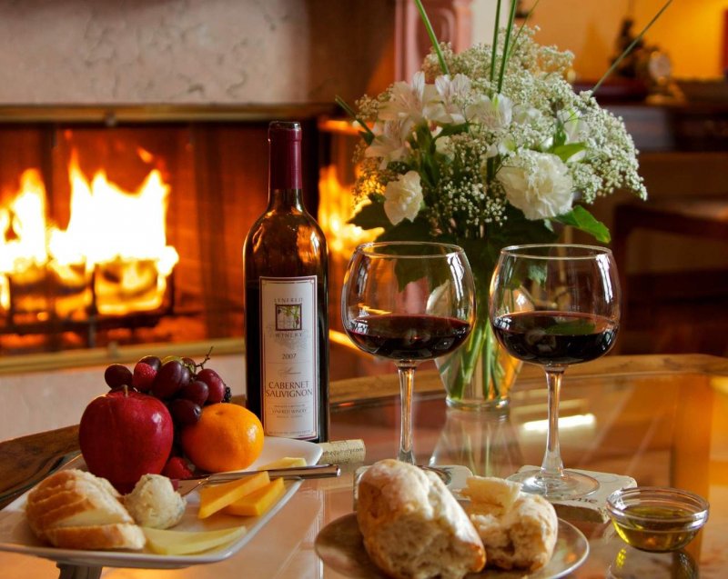 Романтический ужин вино и сыр