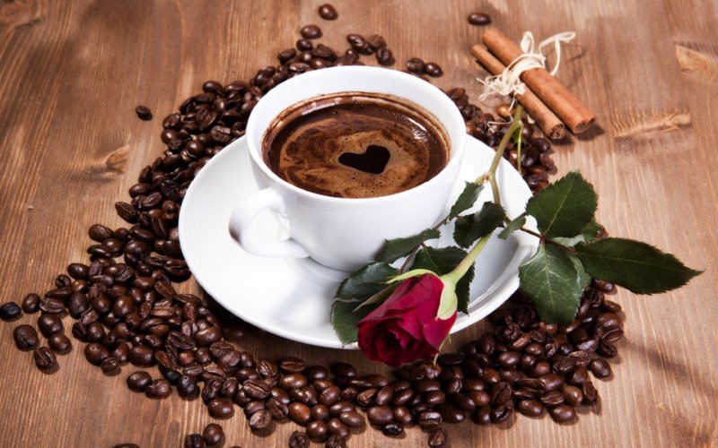 Роза и зерна кофе
