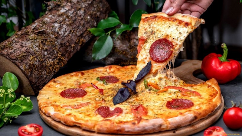Пицца с базиликом