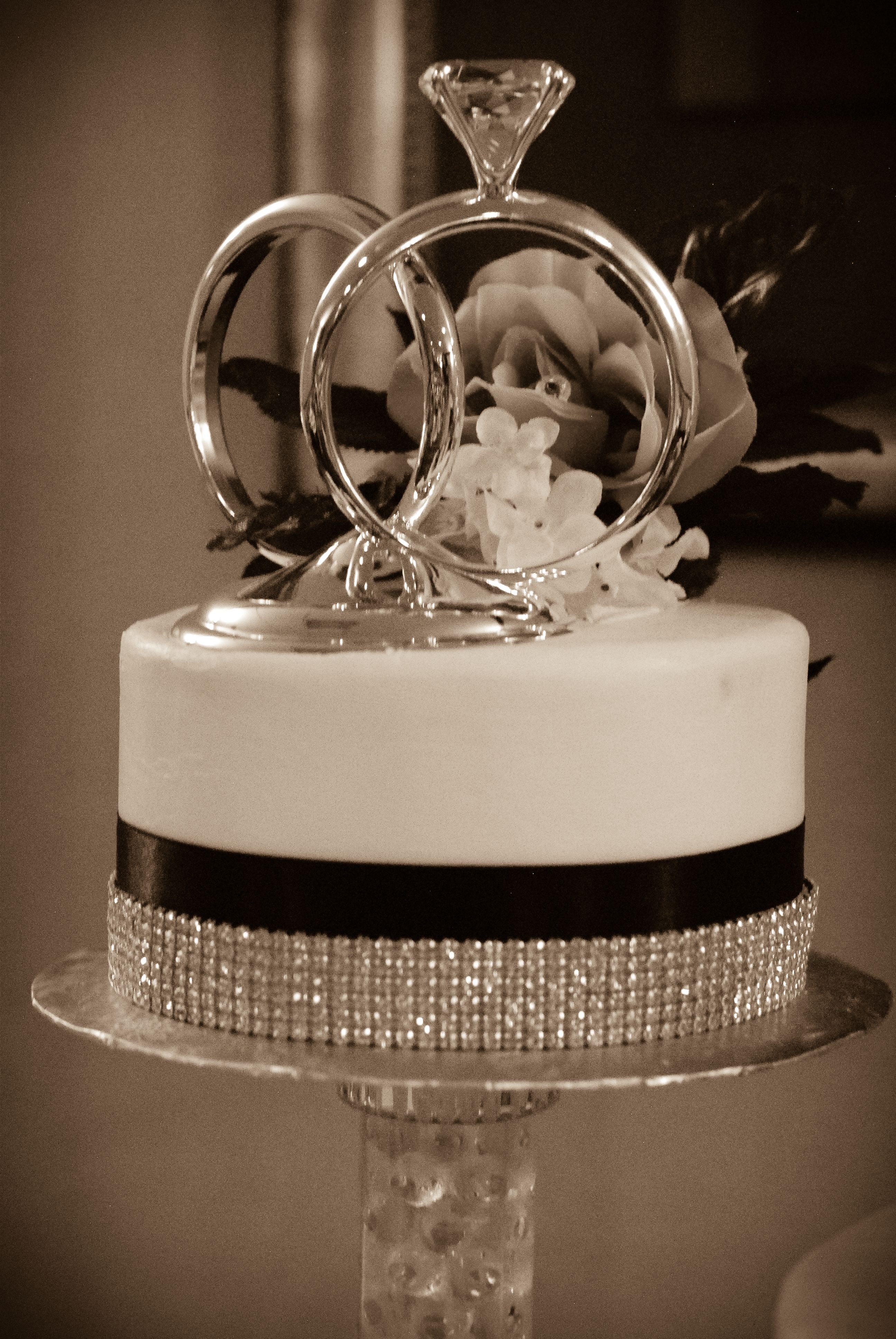 Свадебный торт в виде колец