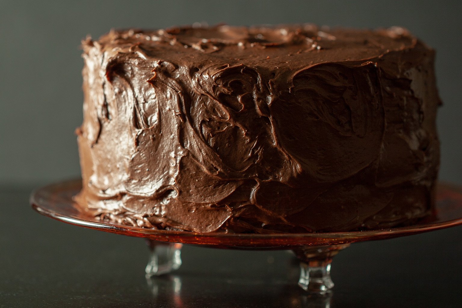 Ганаш сливки шоколад масло. Шоколадный крем ганаш. Крем сливочный шоколадный. Крем для торта шоколадный. Крем ганаш для торта.