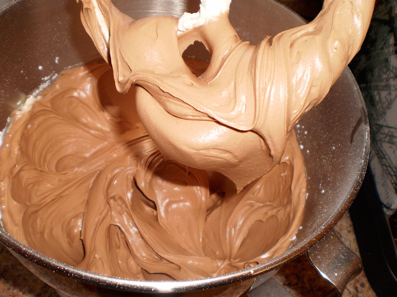 Чиза ганаша. Шоколадный крем ганаш. Ганаш сливки и шоколад. Шоколадный ганаш крем для торта. Шоколадная глазурь ганаш.