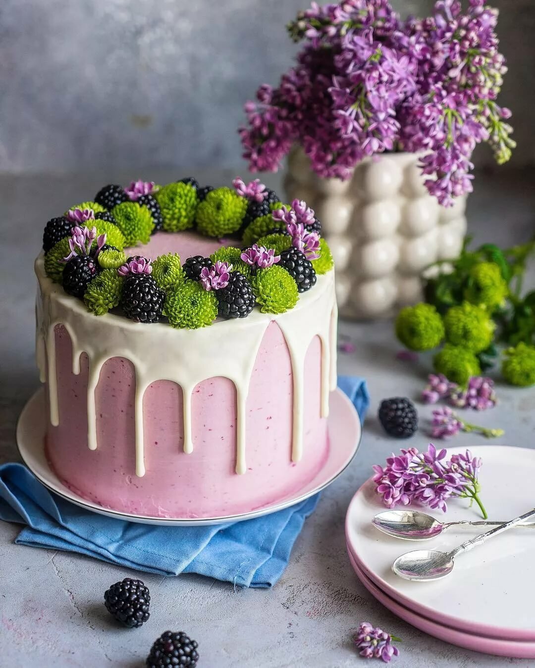 Торт с ягодами фиолетовый фото