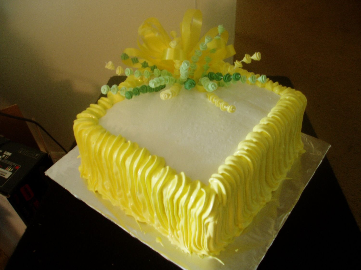 Торт на день рождения девочке желто зеленые