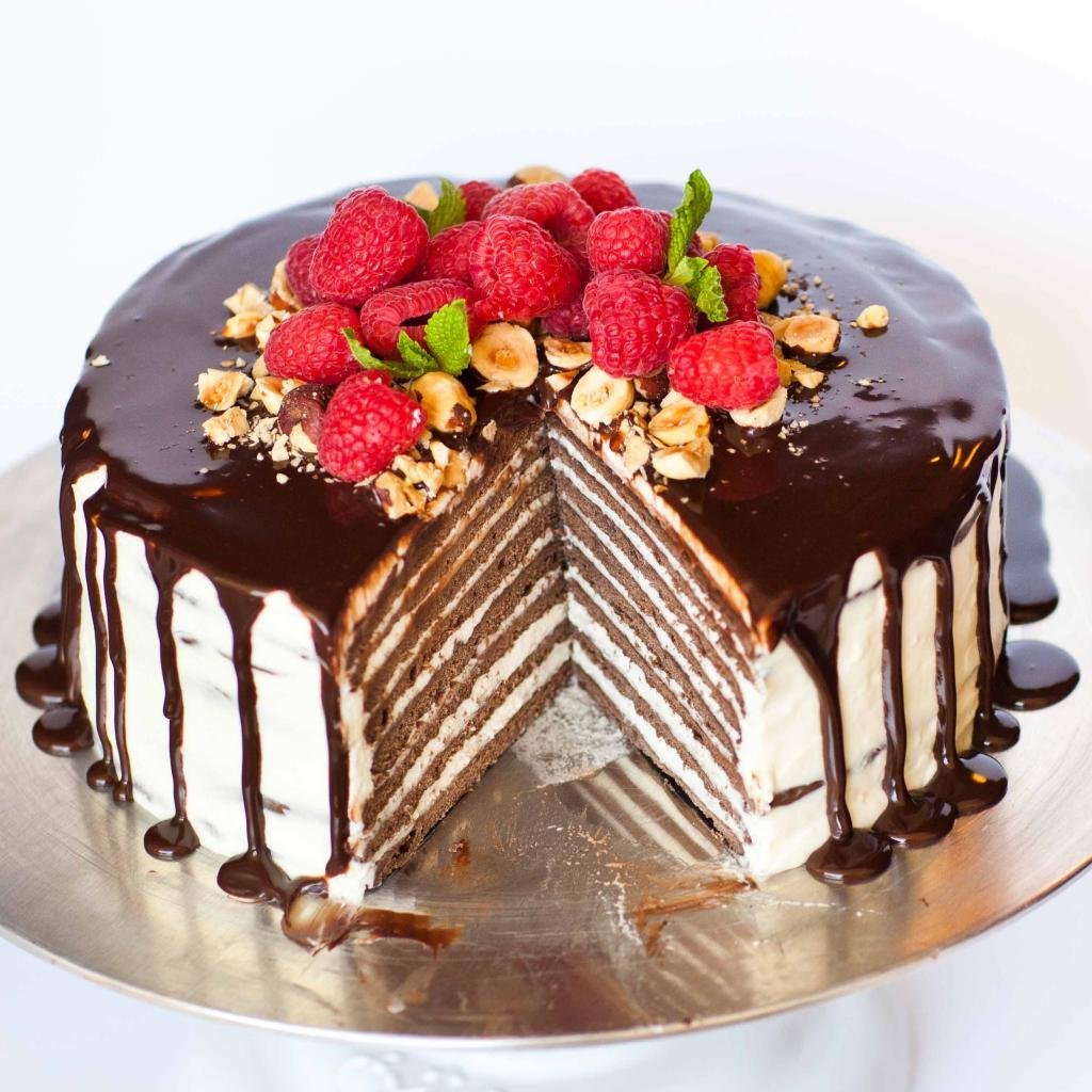 Чем лучше украсить шоколадный торт