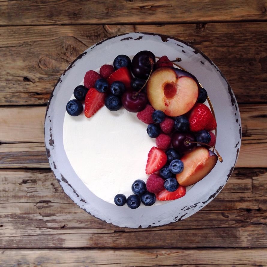 Украшение торта клубникой и абрикосами фото