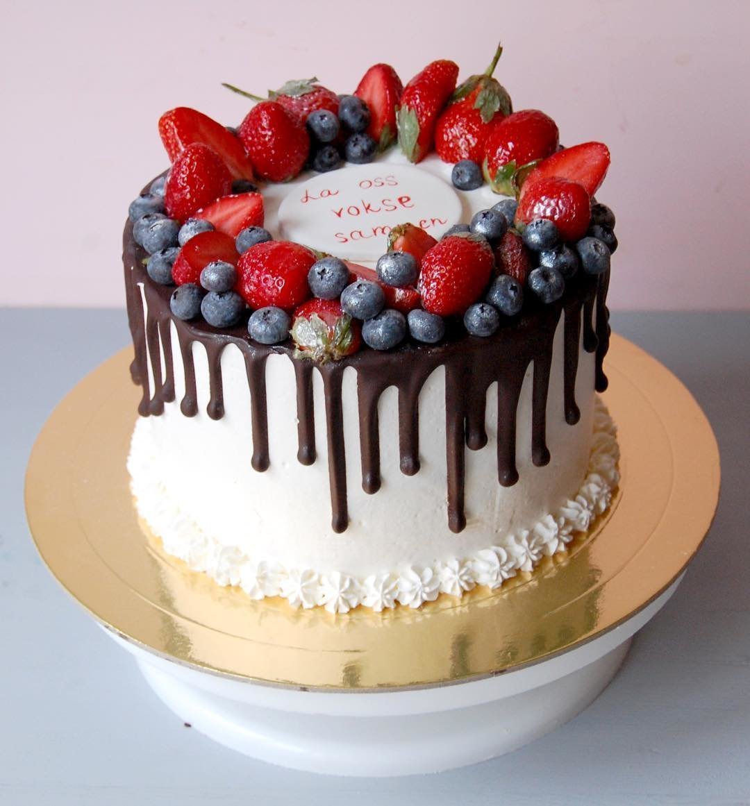 украшение торта ягодами и фруктами фото