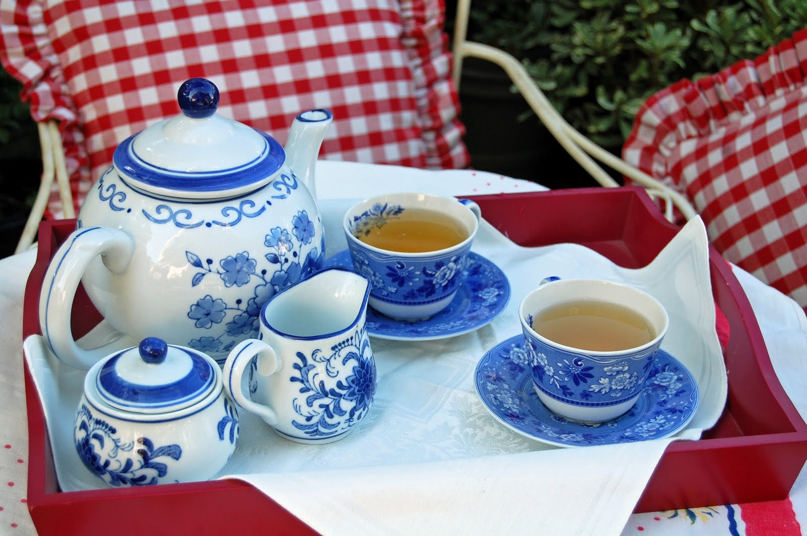 Урок чаепитие. Сервировка стола к чаю. Сервировка стола для чаепития. Сервировка чайного стола. Сервировка стола для чая.