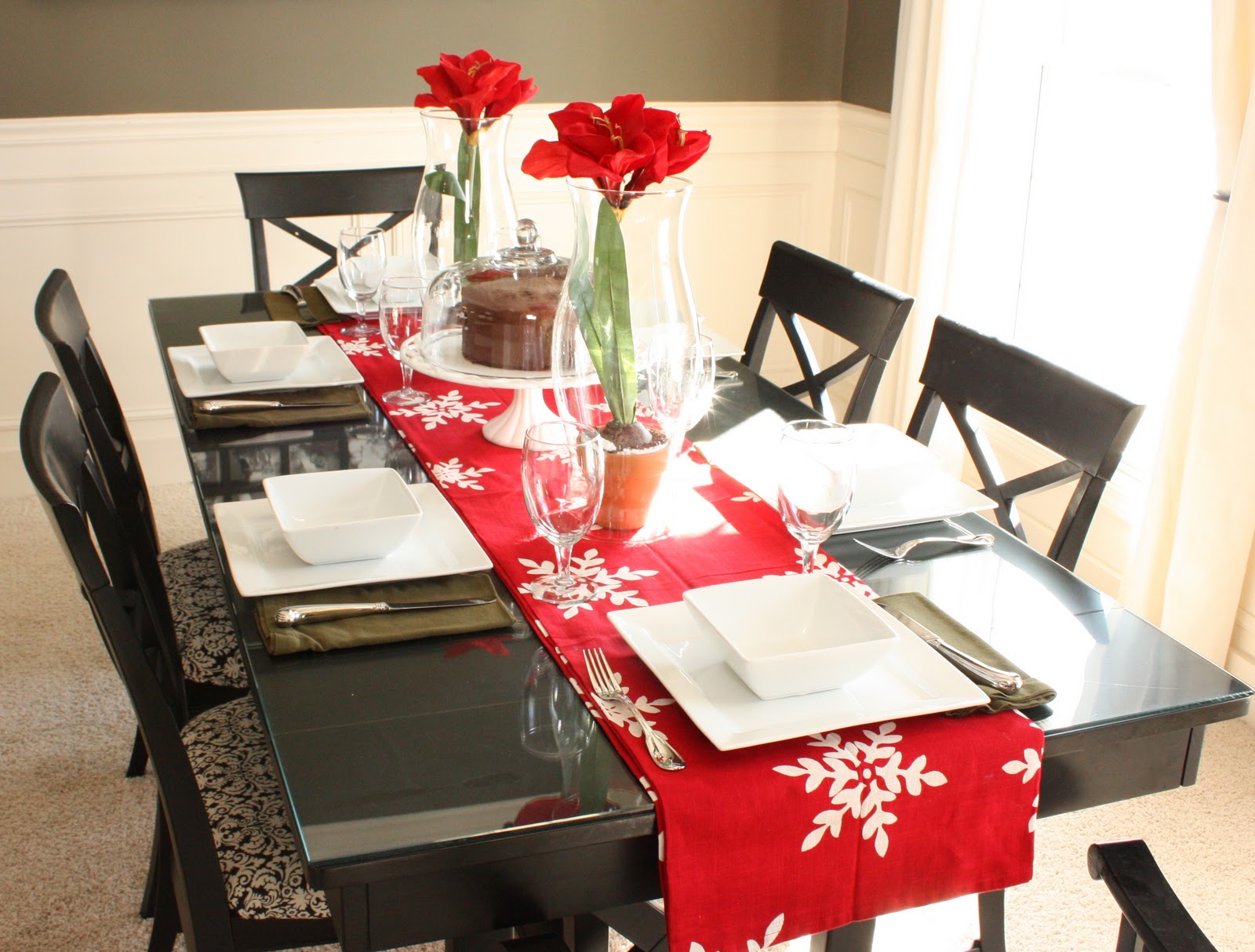 Сервировка стола в Красном цвете
