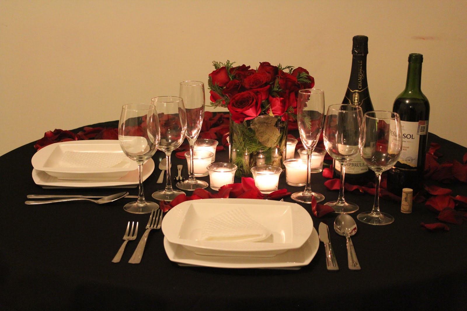 Стол для романтического ужина