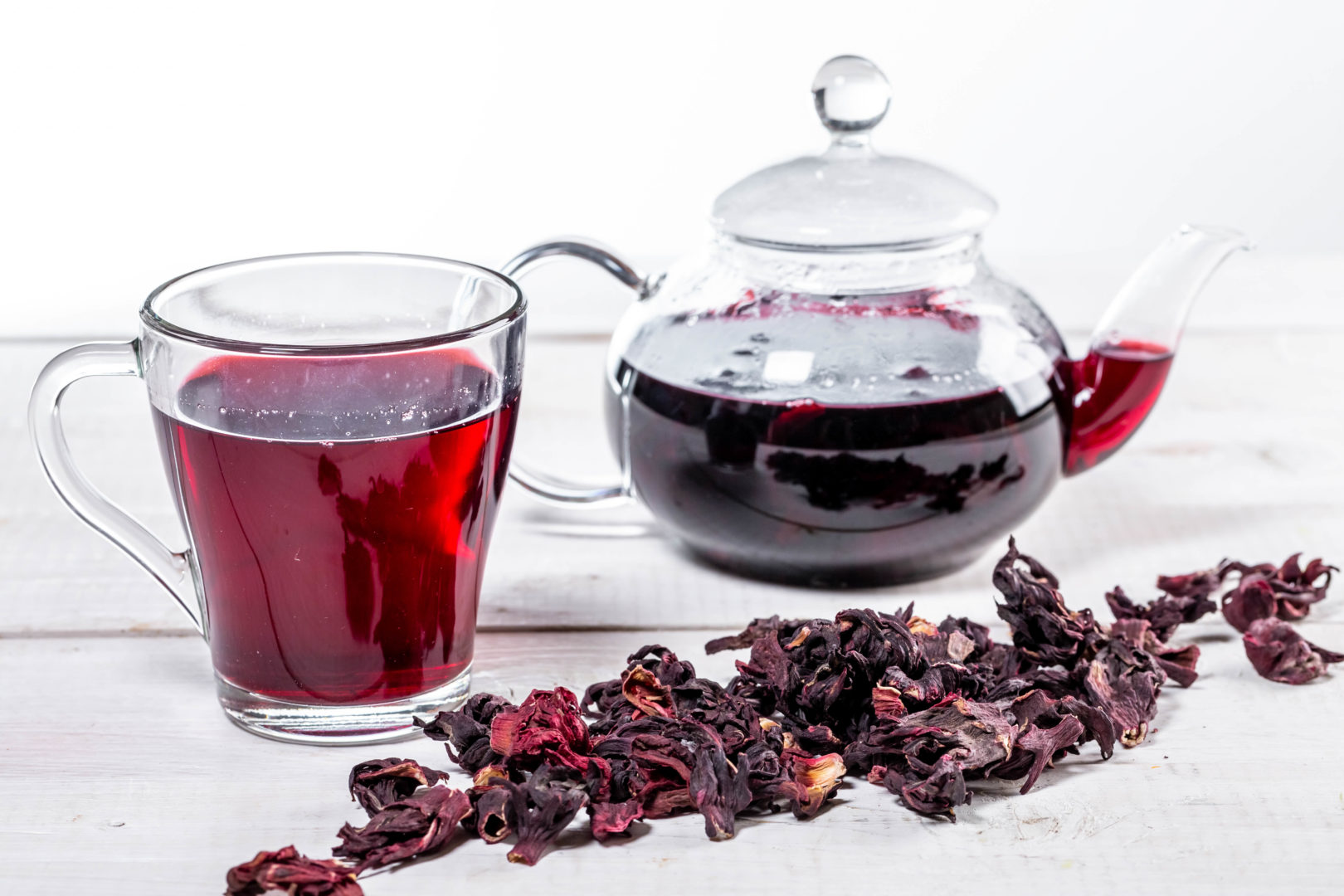 Польза заварки. Красный чай каркаде. Чай "каркаде". Каркаде (гибискус). Гибискус чай каркаде.