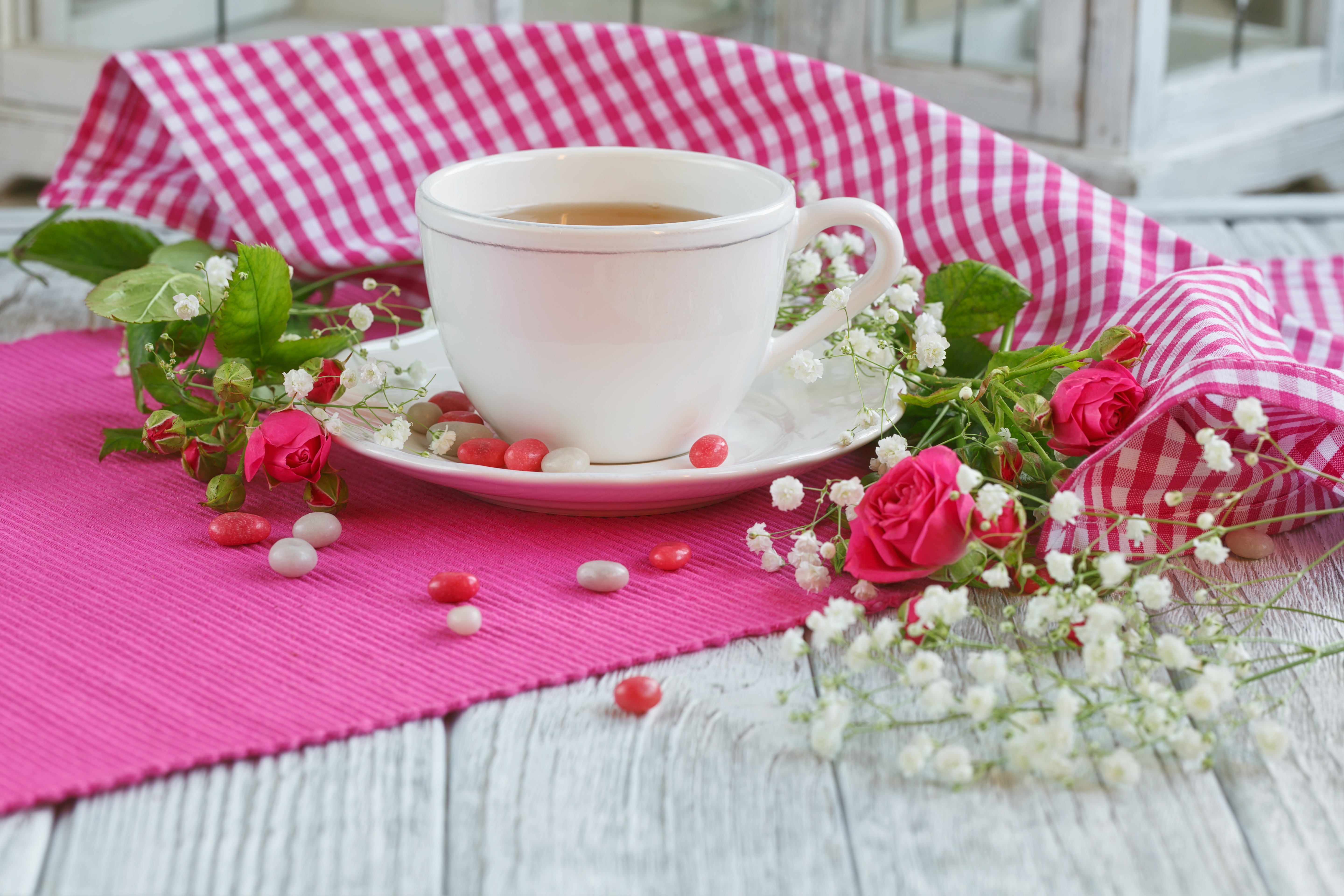 Весенняя чашка чая. Утренние цветы. Чай цветок. Красивый чай. Красивое чаепитие.