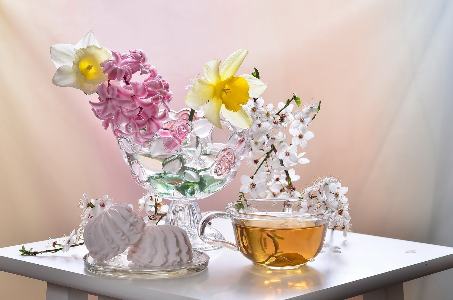 Весенняя чашка чая. Весенний натюрморт. Утренние цветы. Натюрморт с весенними цветами. Весеннее настроение.