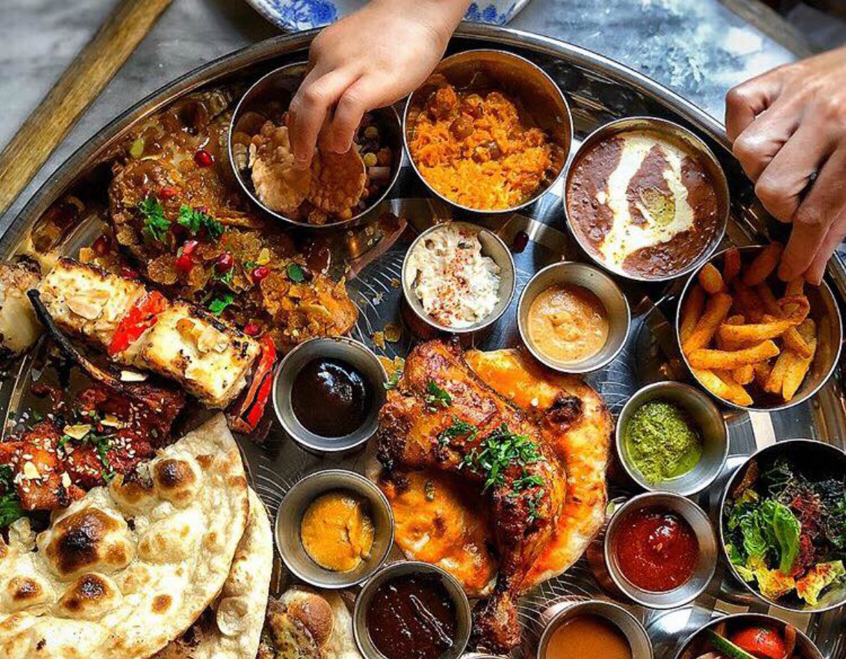 Национальная кухня центр. Индийская кухня тхали. Национальное блюдо Индии карри. Индийская гоанская кухня. Национальная кухня Индии масала.