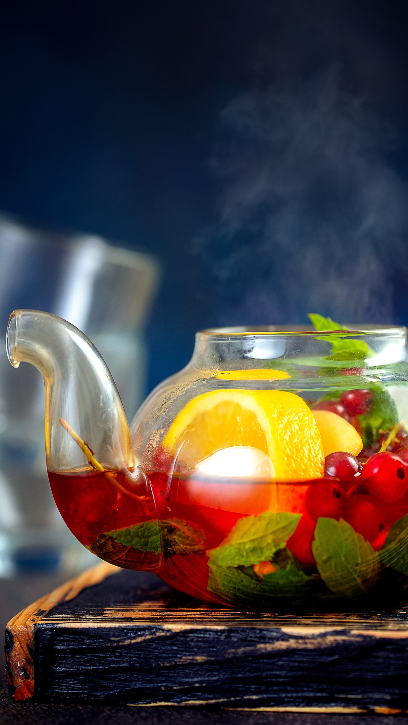 Фруктовый чайник. Фруктовый чай. Чай в чайнике с фруктами. Фруктово-ягодный чай. Фруетоавц чай в чайнике.