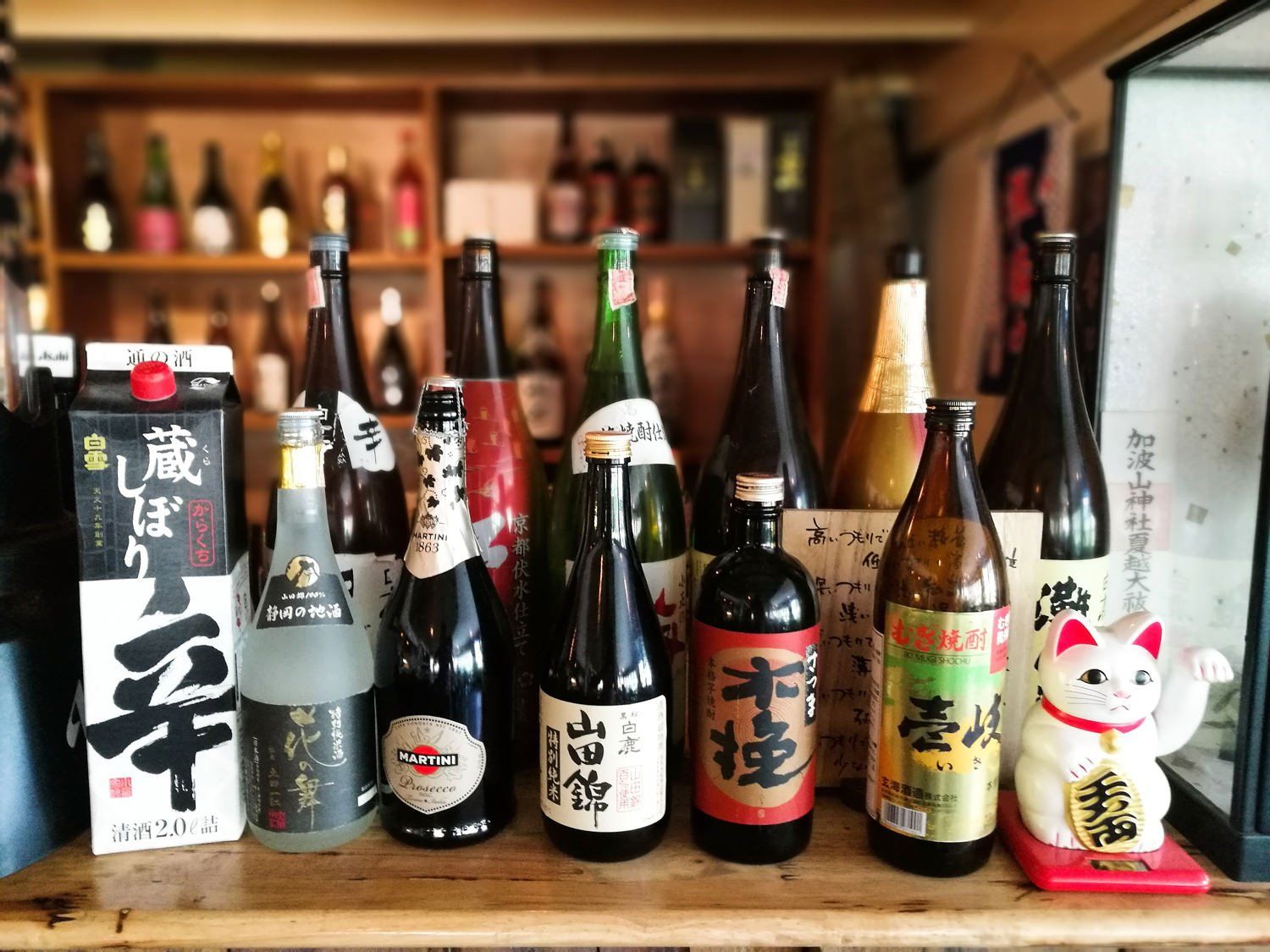 Японский алкогольный напиток. Сакэ Япония. Рисовое вино Тайланд. Алкогольные напитки в Японии. Сакэ напиток.