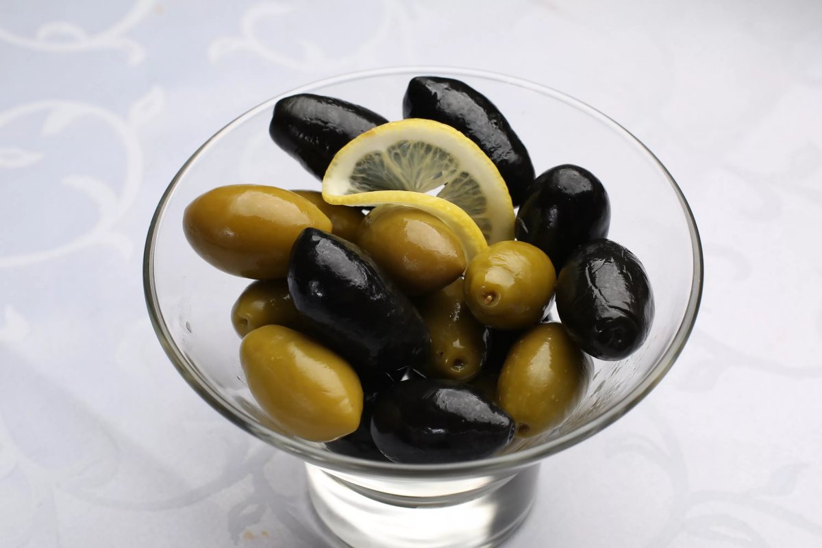 Ассорти оливок и маслин