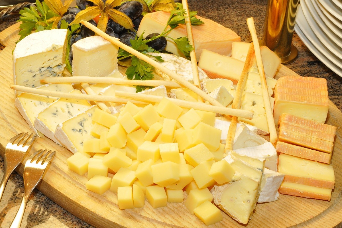 Сырная тарелка сорта сыра