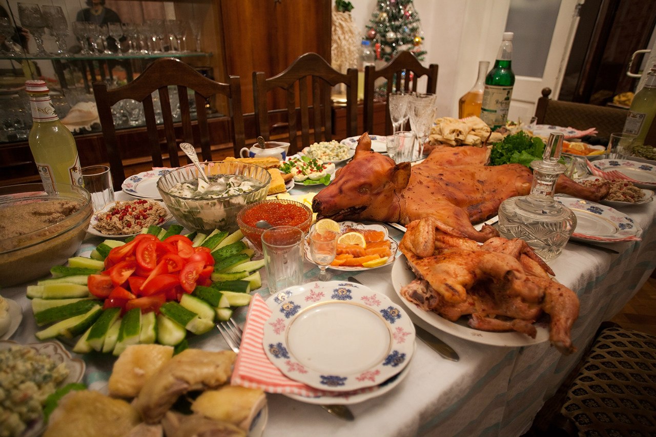 Новогодний стол в Армении