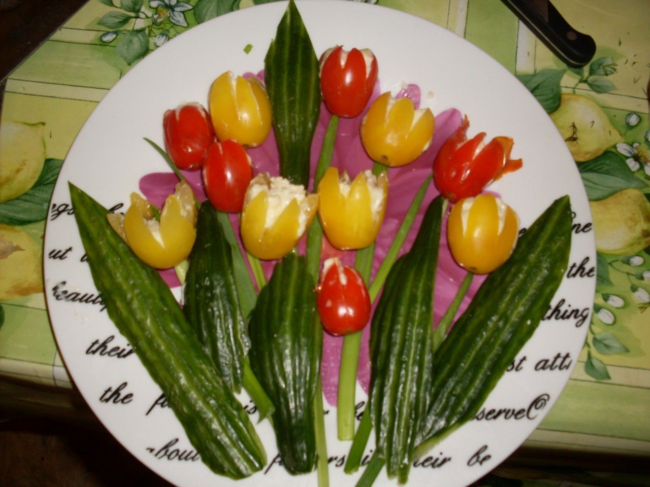 Украшение салатов тюльпаны