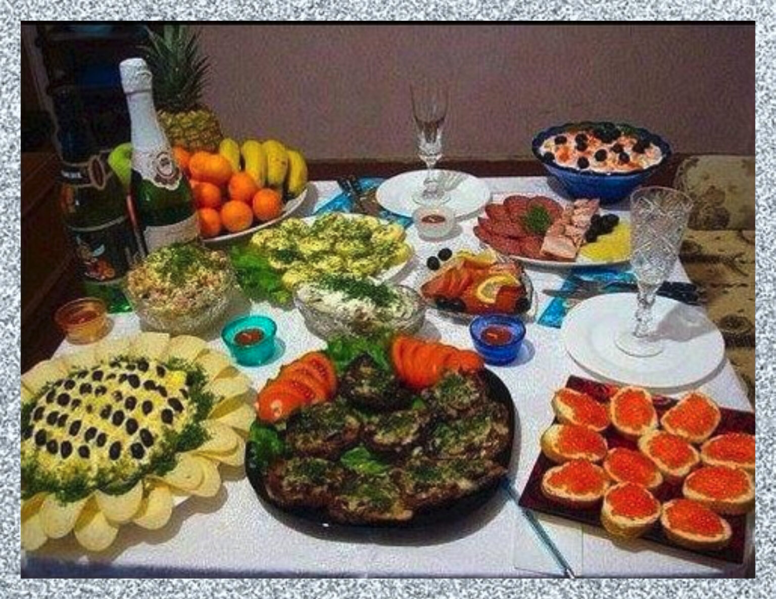 Фото стола с едой на день рождения в домашних условиях